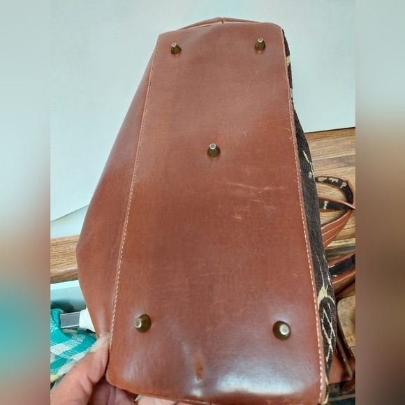 Vintage* Synethetic and Embroidered Tan Handbag - Picture 5 of 16